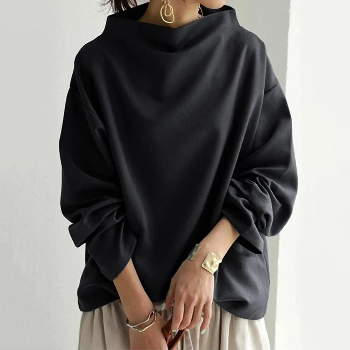 Sweter damski oversize ze stójką i długim rękawem - Cavrel